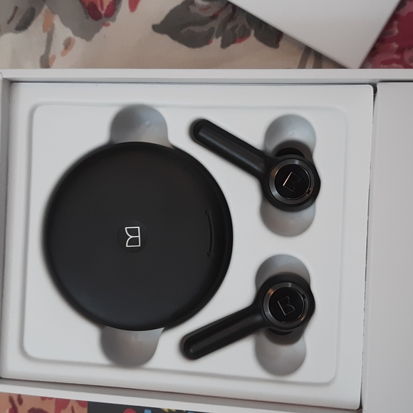 Wireless Earphones by Monster - Picture 4 of 6